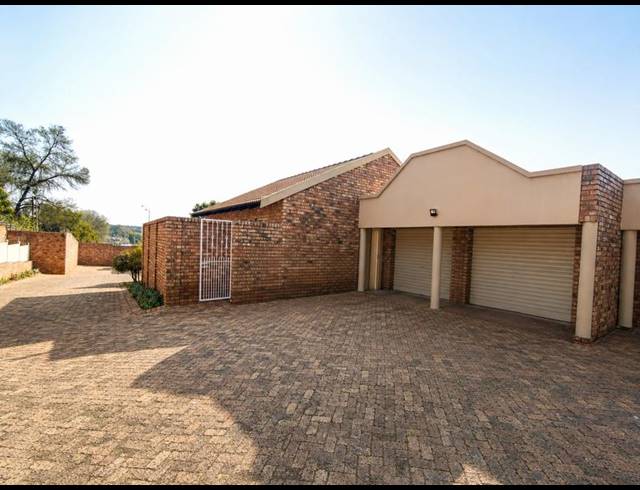 2 BEDROOM TOWNHOUSE FOR SALE IN ELARDUSPARK